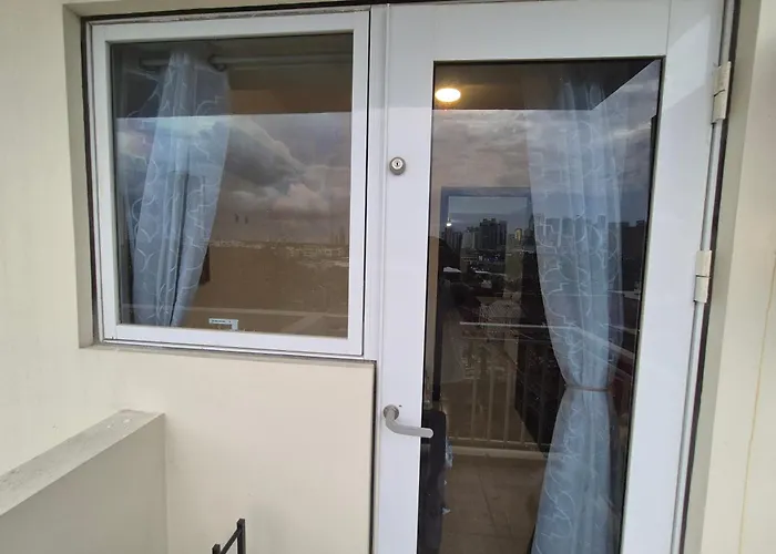 Kasara Urban Elly's Pad With Balcony شقة *
