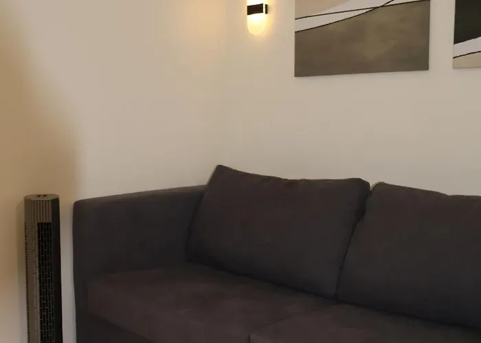 شقة Kasara Urban Elly's Pad With Balcony مانيلا