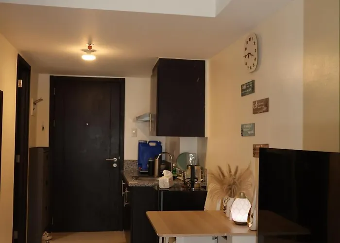 Kasara Urban Elly's Pad With Balcony شقة