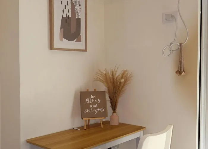 شقة Kasara Urban Elly's Pad With Balcony مانيلا
